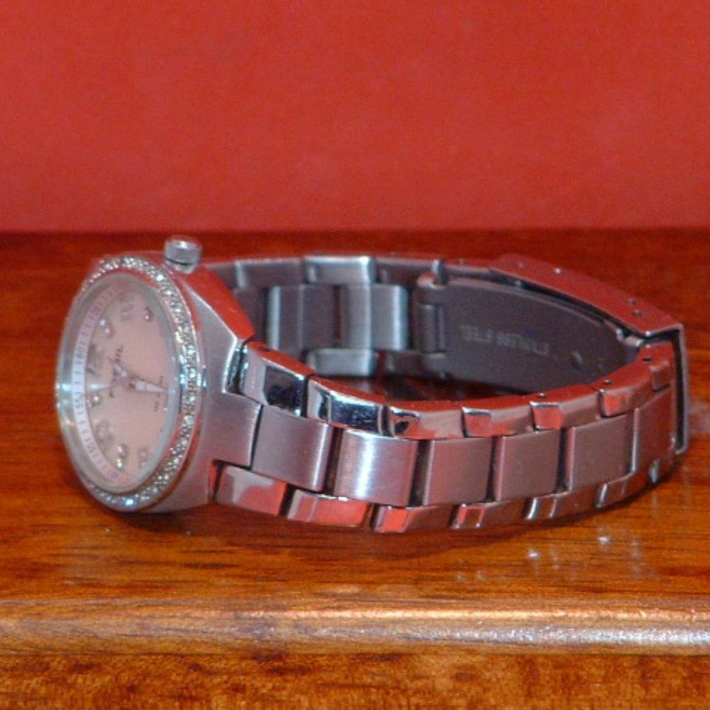 Fossil Am-415 Crystal Date Analog Watch - image 3